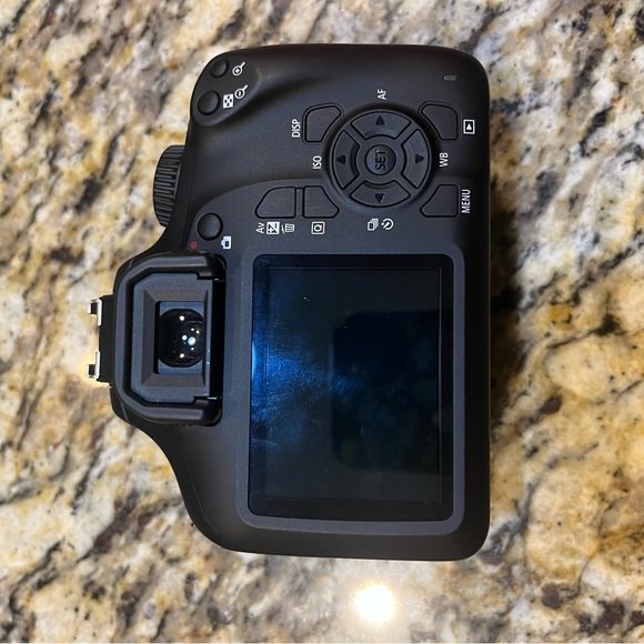 Canon EOS Rebel T100 - Picture 3 of 8